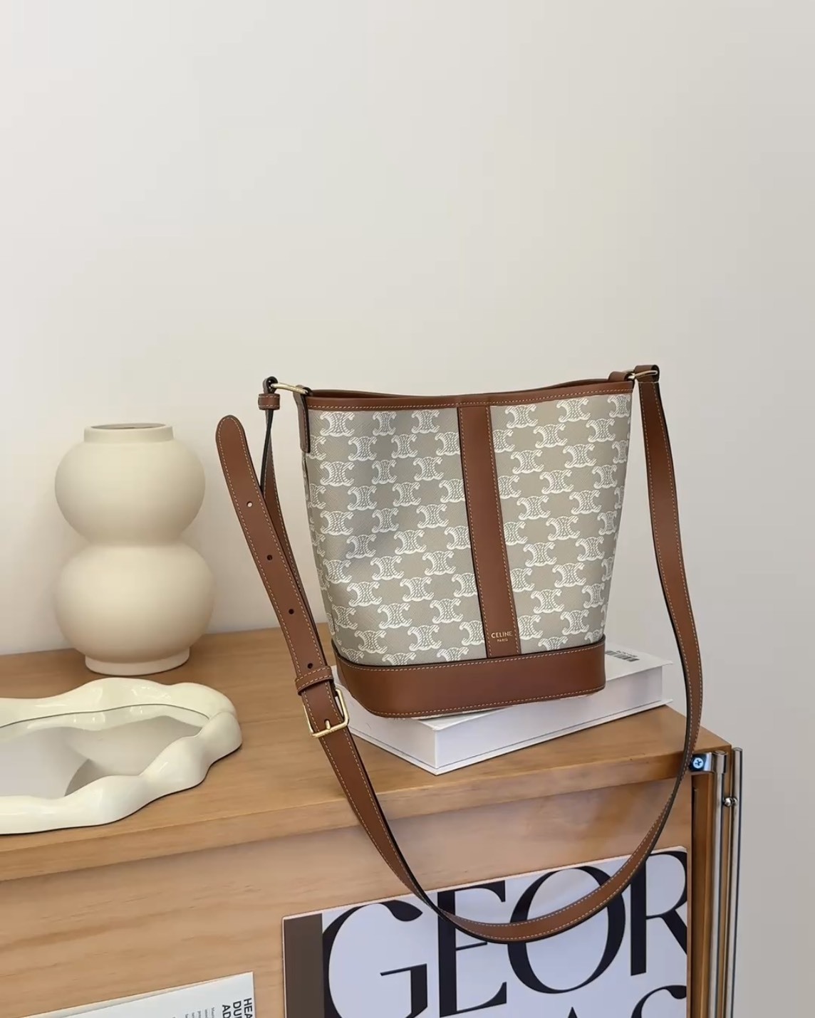 CELINE｜凱旋門小號水桶包 米棕老花