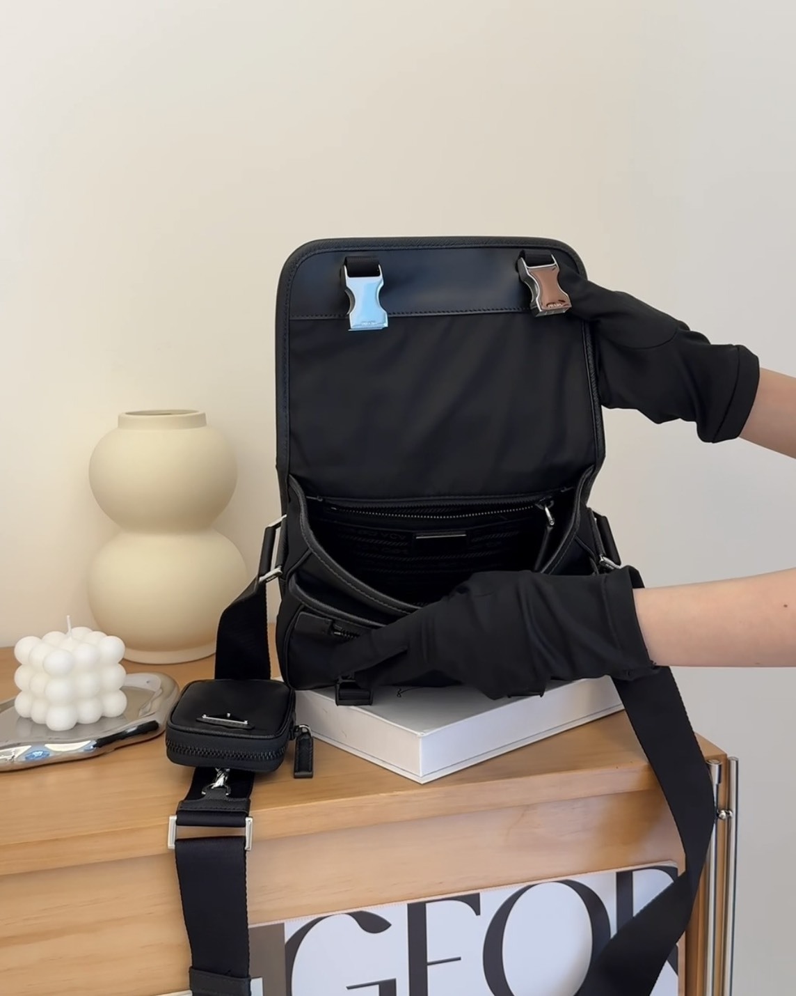 PRADA｜尼龍三合一郵差包 黑色