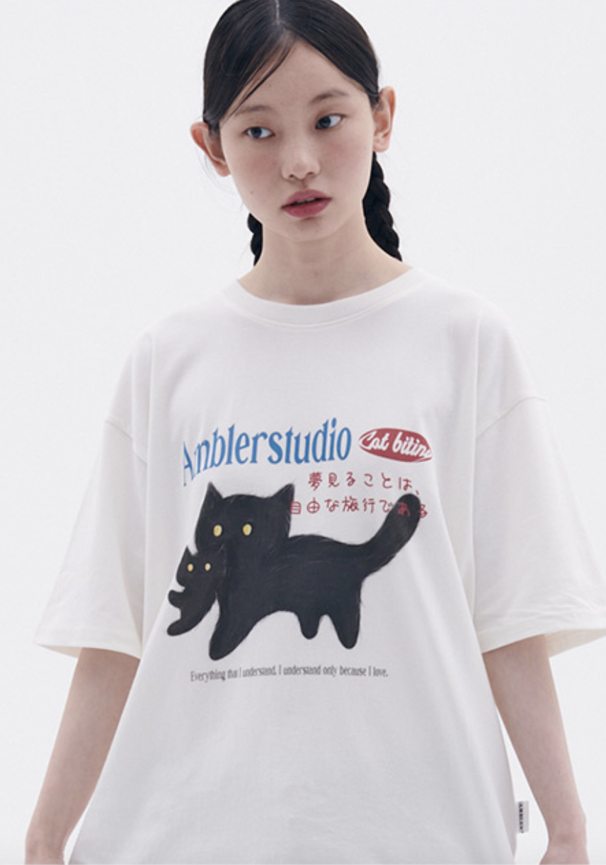 AMBLER CAT BITING TEE {NEW!}