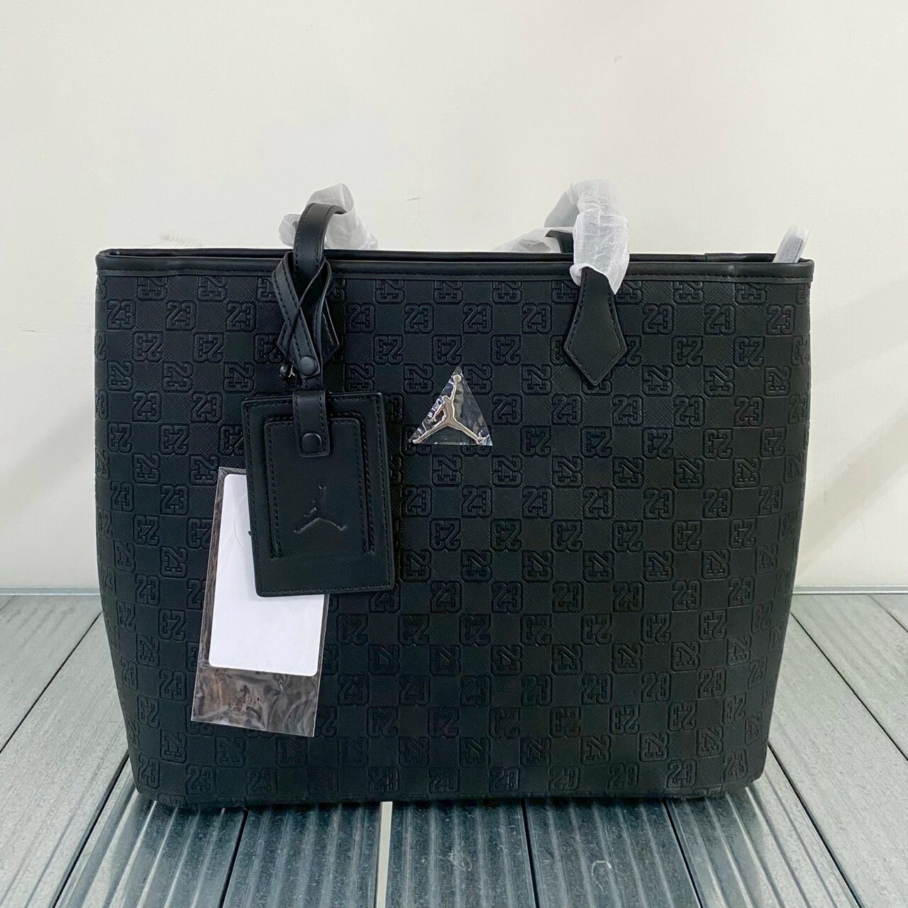 Nike 托特包 Jordan Monogram 黑銀滿版印花手提包 隨行包 包包 JD2523019AD-001