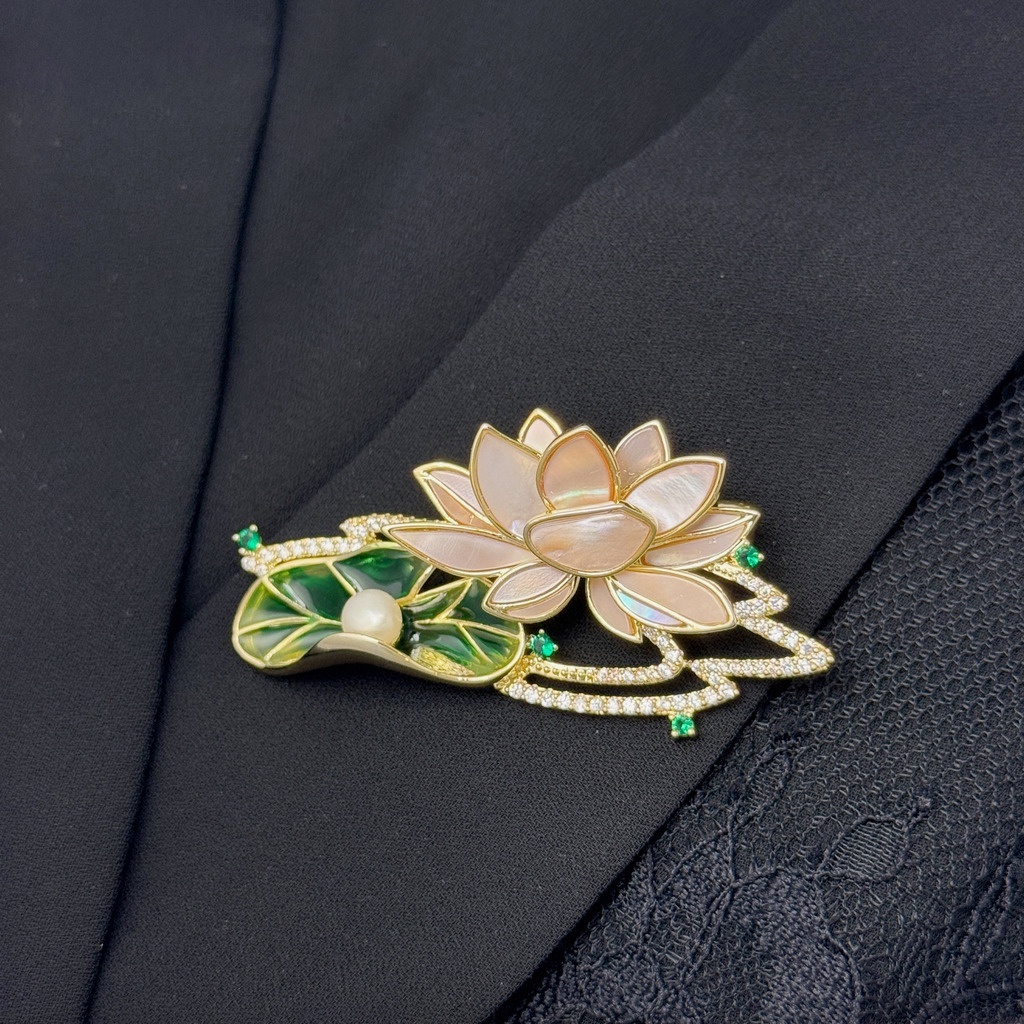 綠水映蓮華胸針