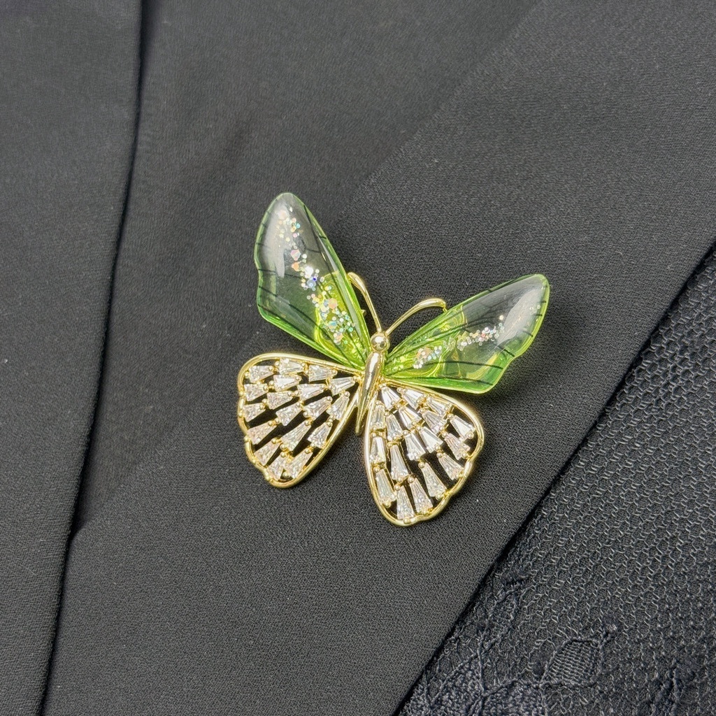 翠蝶綻晨光(綠)胸針