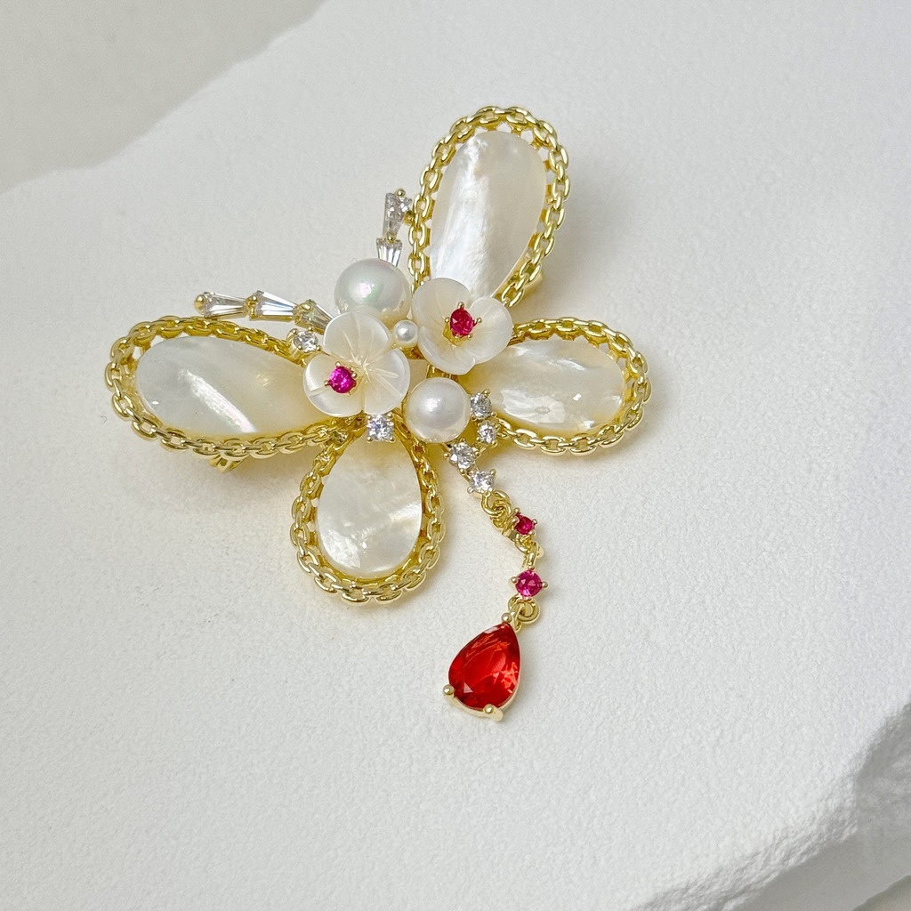 琉金綴紅影胸針