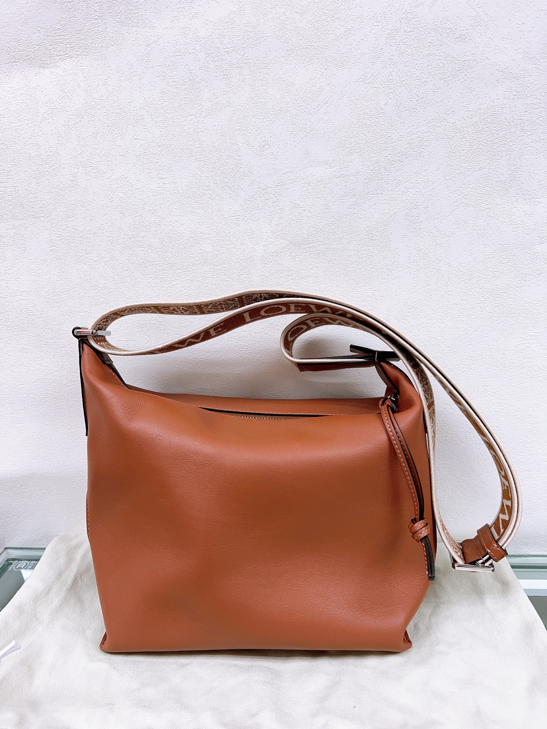 Loewe cubi small tan