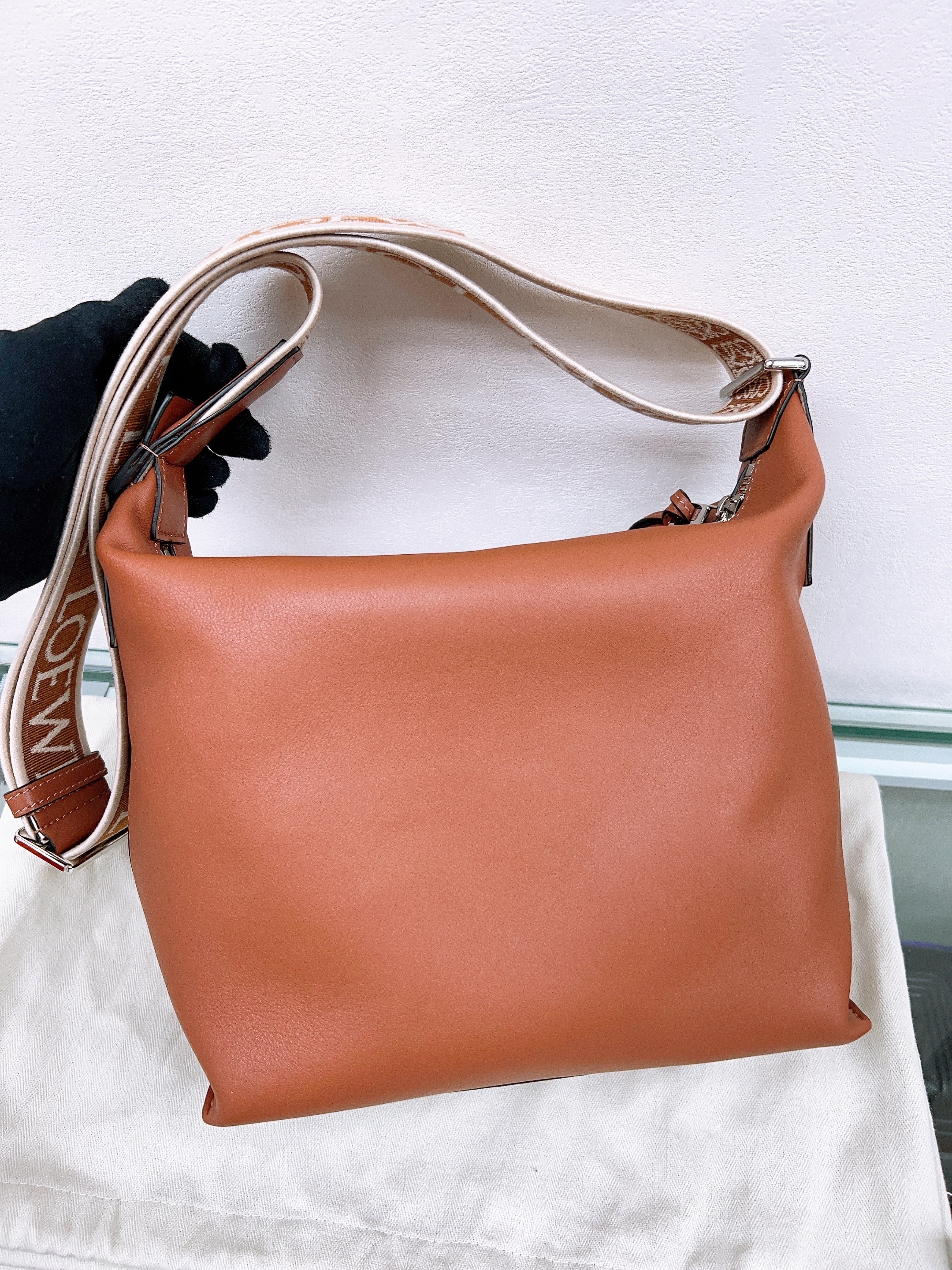 Loewe cubi small tan