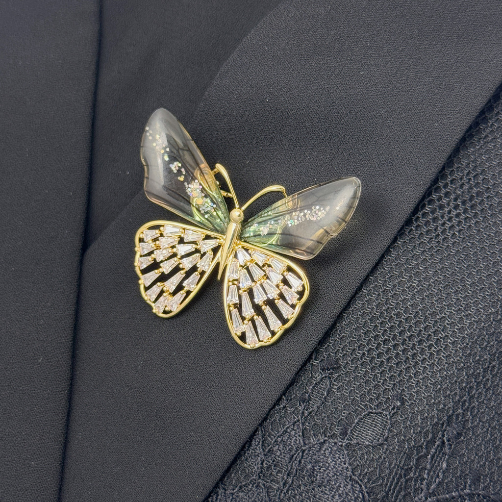 翠蝶綻晨光(黑)胸針