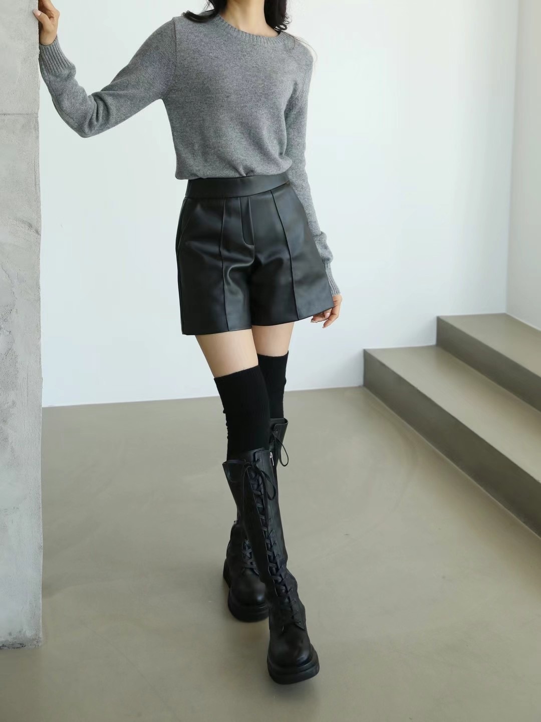 黑色壓腹家後鬆緊pu短褲  L號現貨 庫存出清