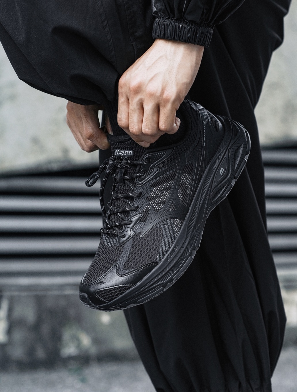 [預訂] MIZUNO Racer V2 | 黑銀