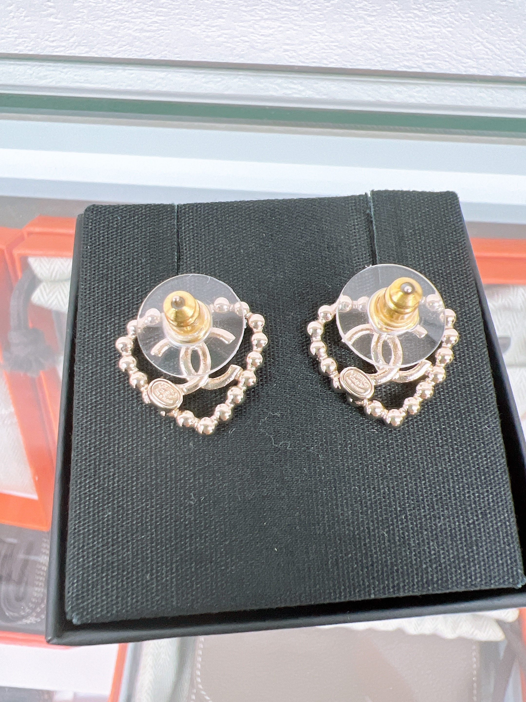 Chanel heart cc earrings 25p