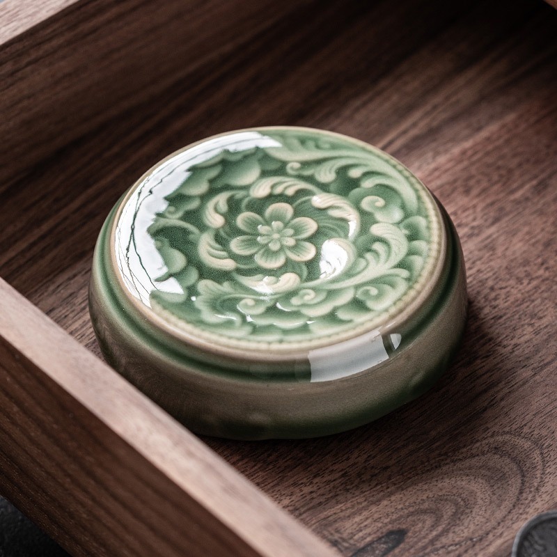 青瓷雕花圓融蓋置