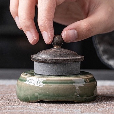 青瓷雕花圓融蓋置