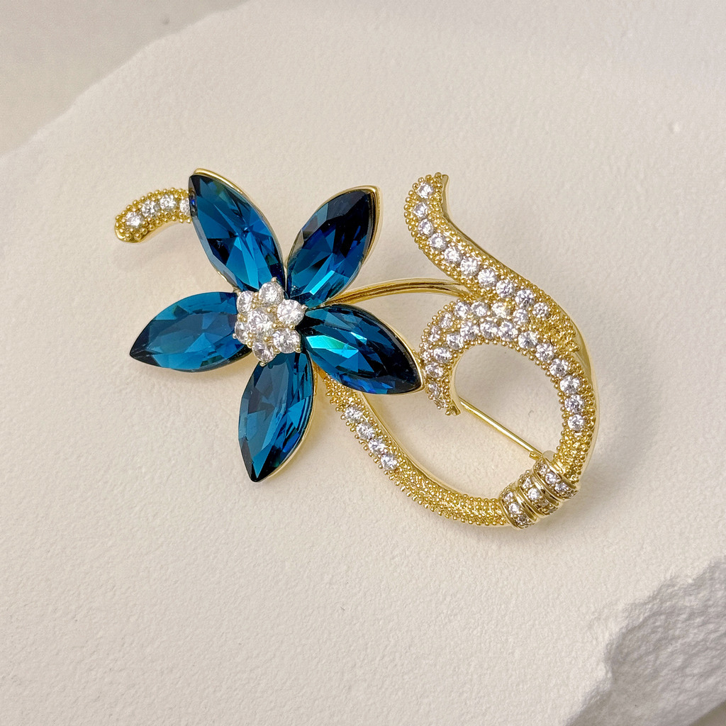 藍晶花戀胸針