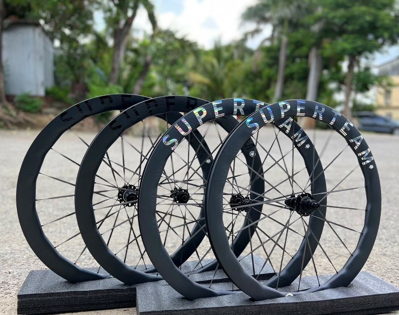 SUPER TEAM CERAMIC 48/50  碟煞碳纖波浪框