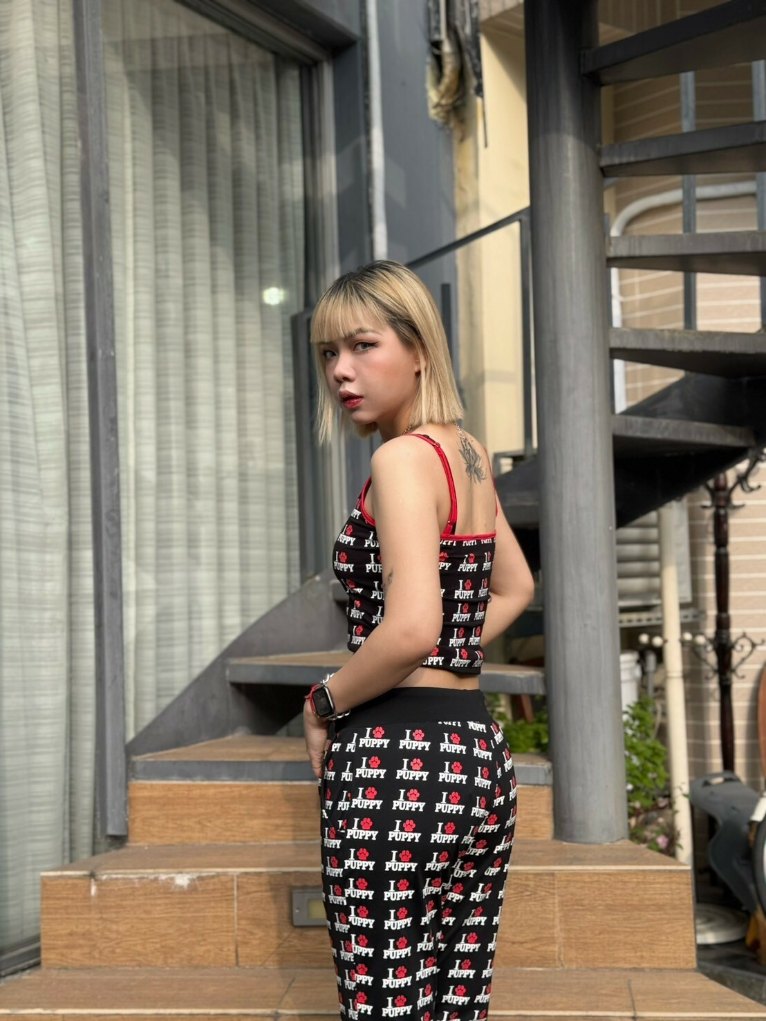 ArtByTastybabe 滿版我愛小狗 辣妹款 修身細肩背心 黑色