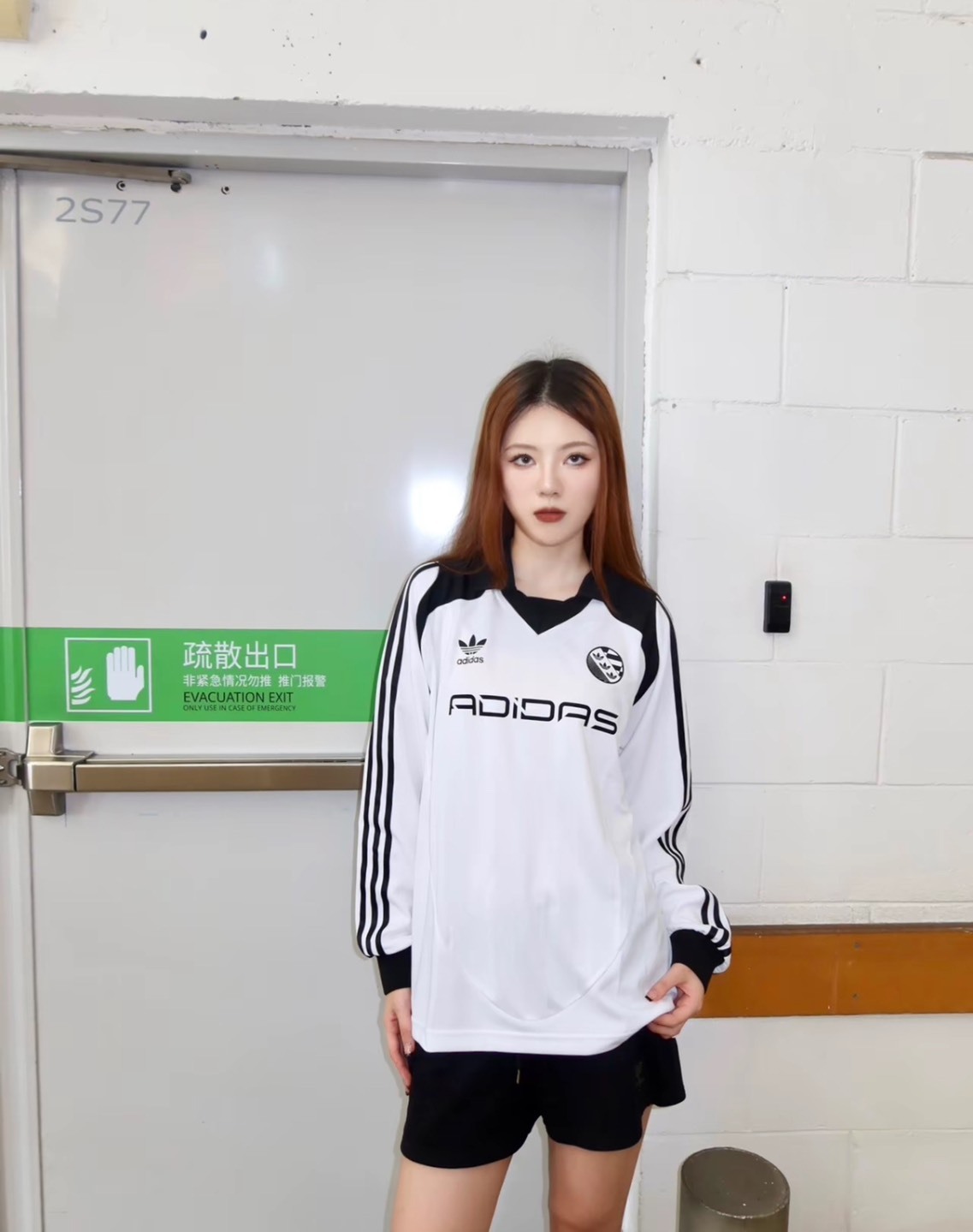 adidas Originals 三葉草 三道杠Logo寬鬆運動V領足球衣 男款 白色