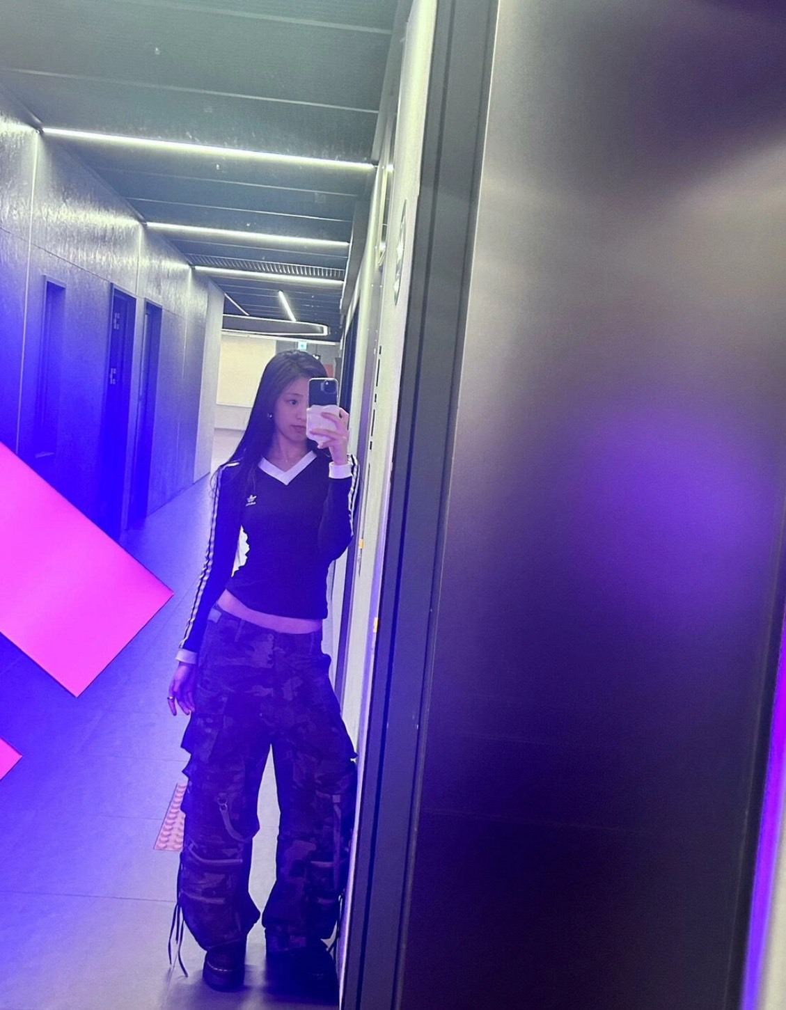 adidas Originals 條紋徽標印花 3-Stripes V領修身長袖衛衣 女款 黑色