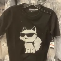 [S] KARL LAGERFELD BLACK SHORT SLEEVE CHOUPETTE CHARM SWEATER, L5TSS703-BLK (SKL1330)
