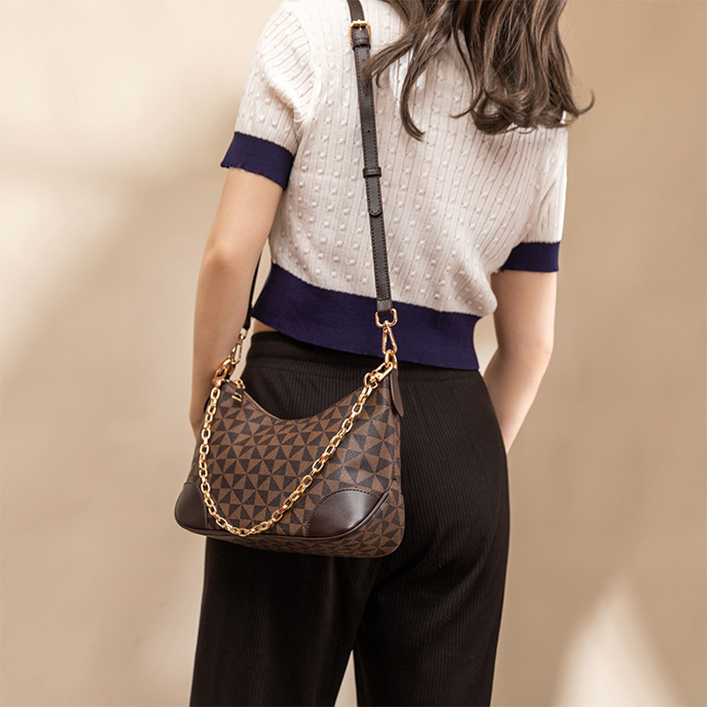 女生包包，牛角包，女士包包，腋下包，斜背包，側背包，半月包，包包女斜背包，名牌包包，小側背包，側背包女生 包包 424