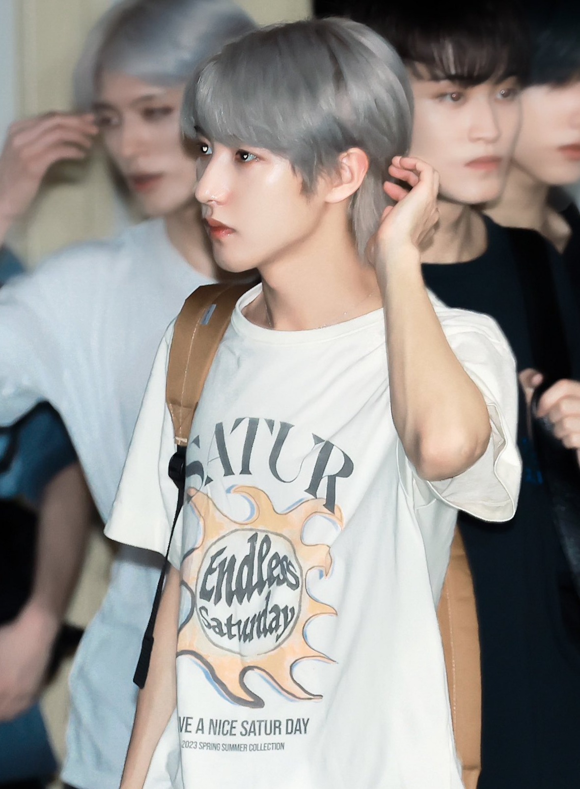 【 SATUR 】Sun Retro Graphic T-shirt SATUR] Sun Retro Graphic T-Shirt