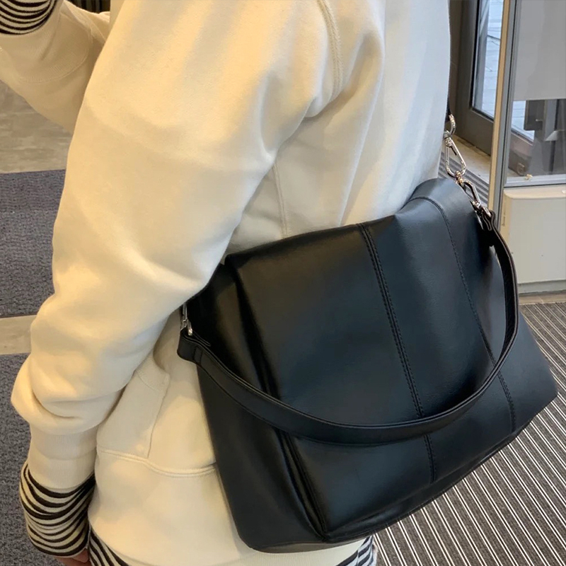 包包男 包包 側背包 郵差包 腋下包 韓國包包 收納包 斜背包 皮革包包  A4包包 名牌男生包包 防水郵差包 143