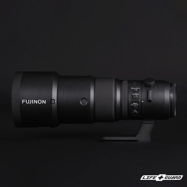 FUJIFILM GF 500mm F5.6 R LM OIS WR 鏡頭貼膜側面展示圖，LIFE+GUARD 黑色砂紋風格