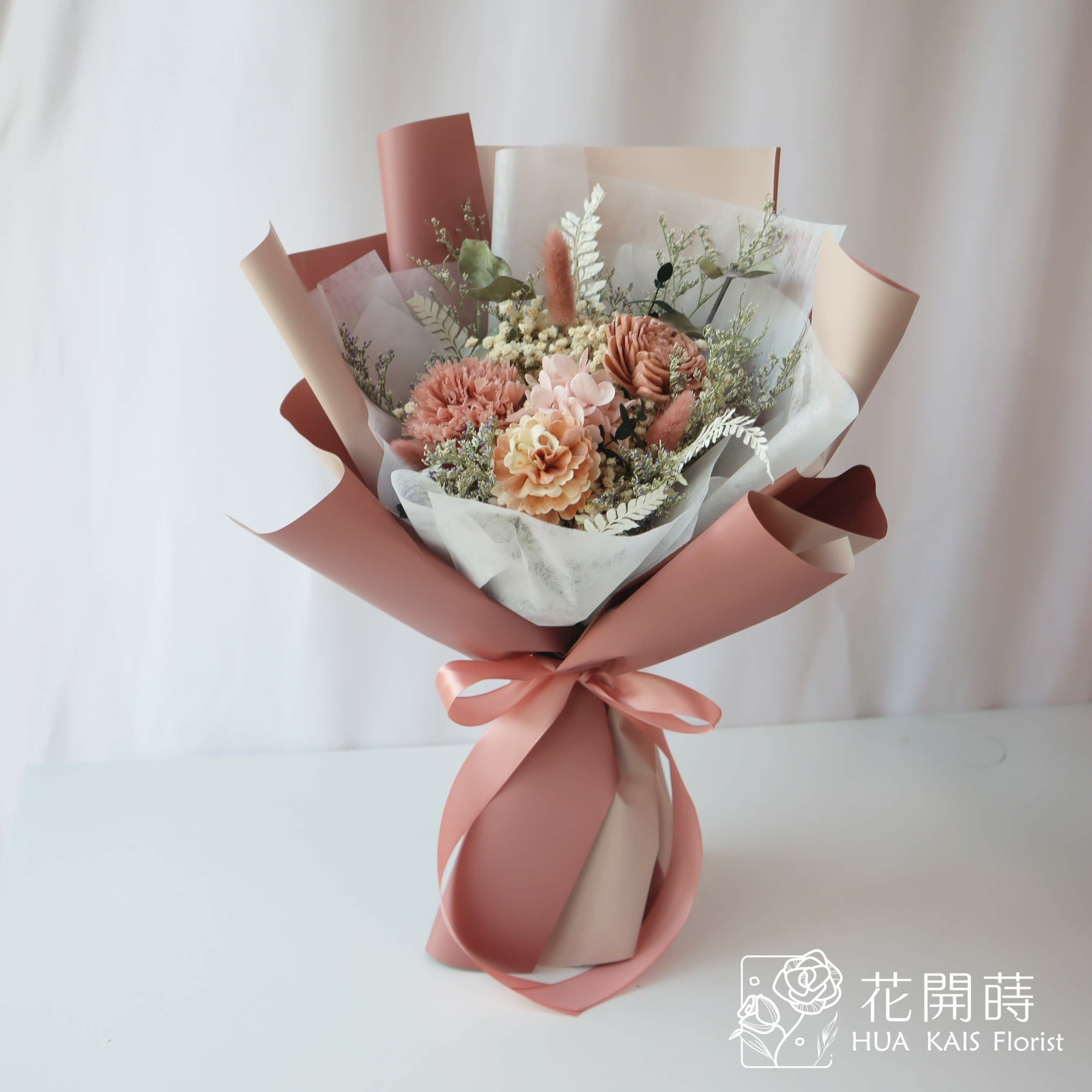 永生花束|奶茶康乃馨永生花束(M)|中型花束|永生花|乾燥花|母親節花束|告白花束