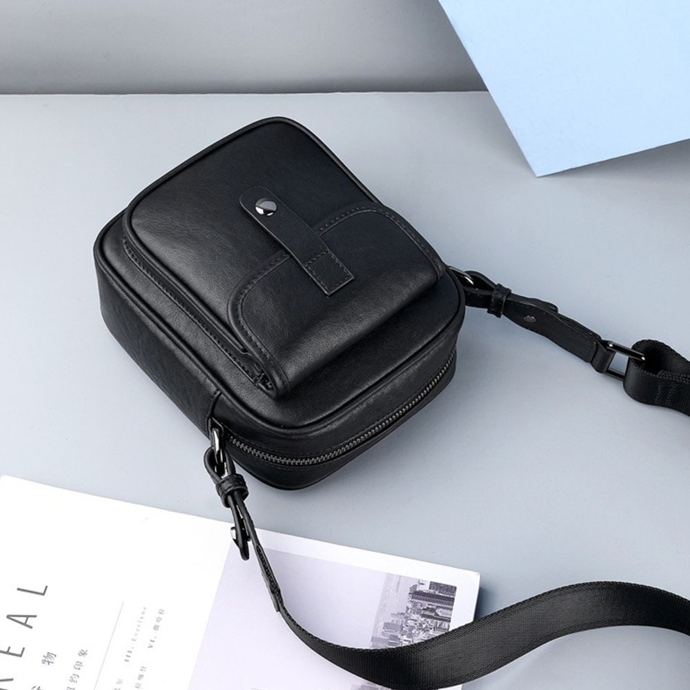 斜背包 真皮男包包 时尚迷你小背包 手機包 攜便包 黑色包包 時尚百搭 日本包包 牛皮側背包 情侶包包 男生禮物 037