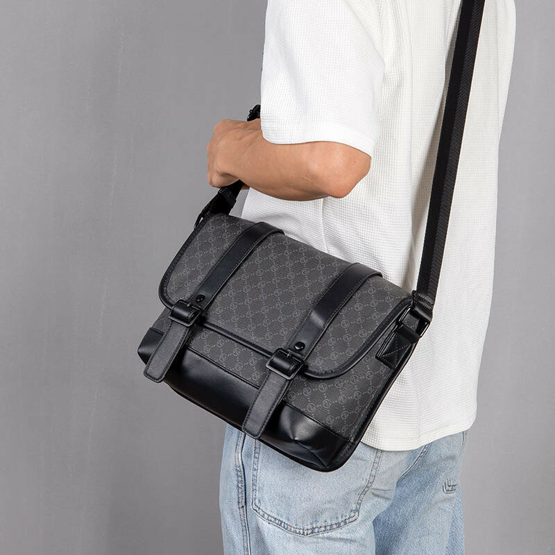 小背包 包包 郵差包 男生包包 皮革郵差包 防水側背包 斜背郵差包 側背包 格紋背包 休閒包包 潮流包 男友禮物 301