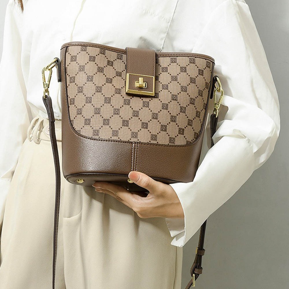 水桶包 軟皮包包 防水耐刮包 實用包包 百搭包包 大容量斜背包 老花水桶包 女生斜背包 通勤包 女生禮物 送閨蜜 661