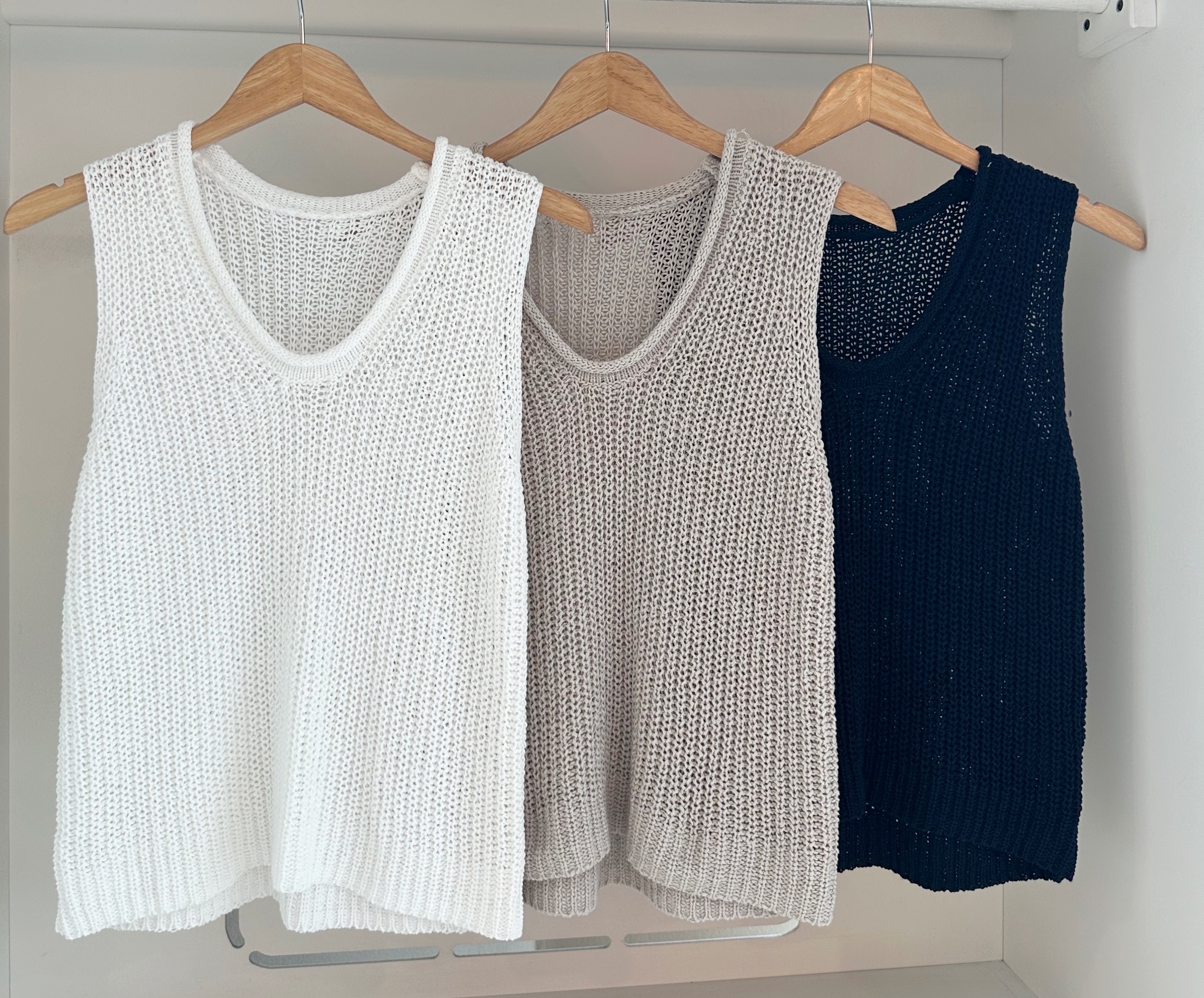 SLEEVELESS CROCHET BLOUSE