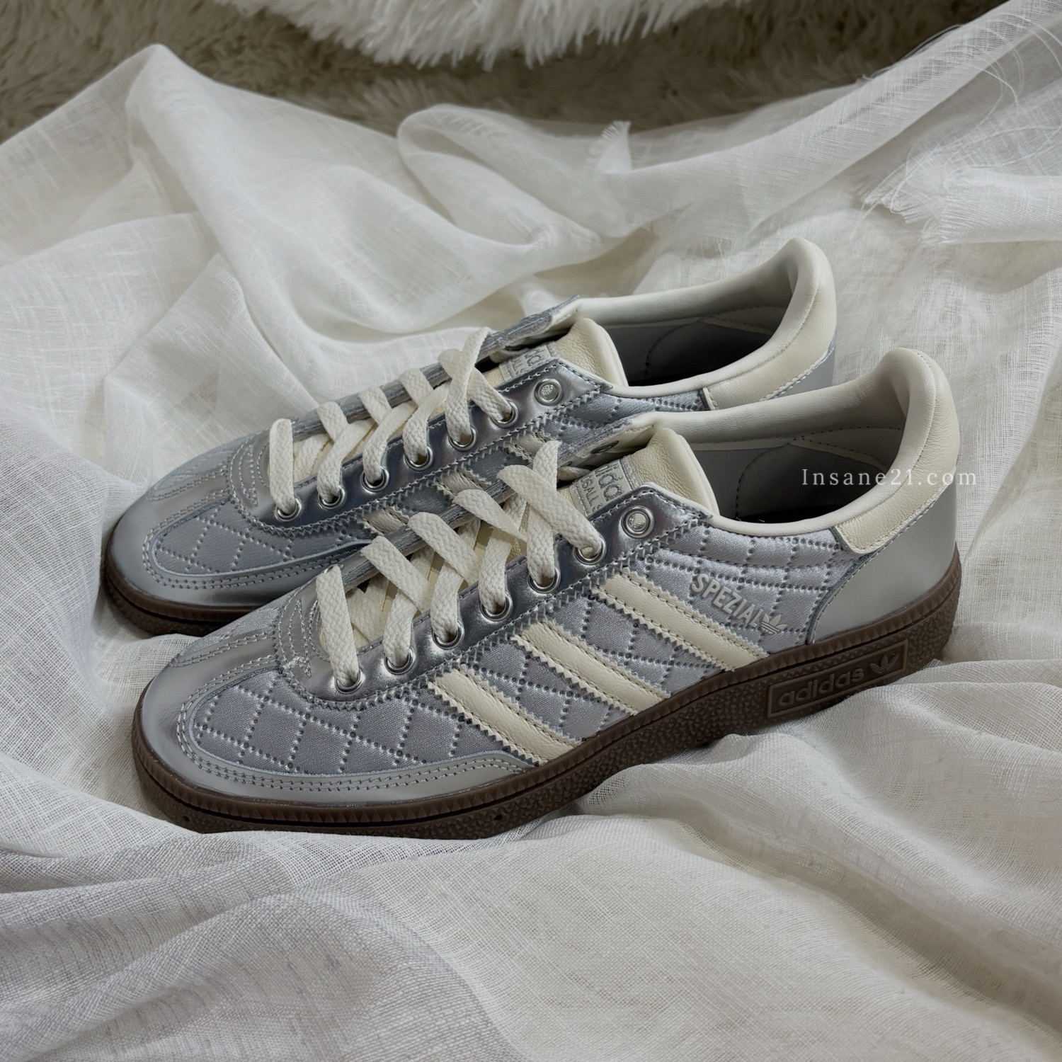 ADIDAS HANDBALL SPEZIAL  銀灰 金屬銀 米白 小香風 菱格紋 漆皮 拼接 男女鞋 KJ0853