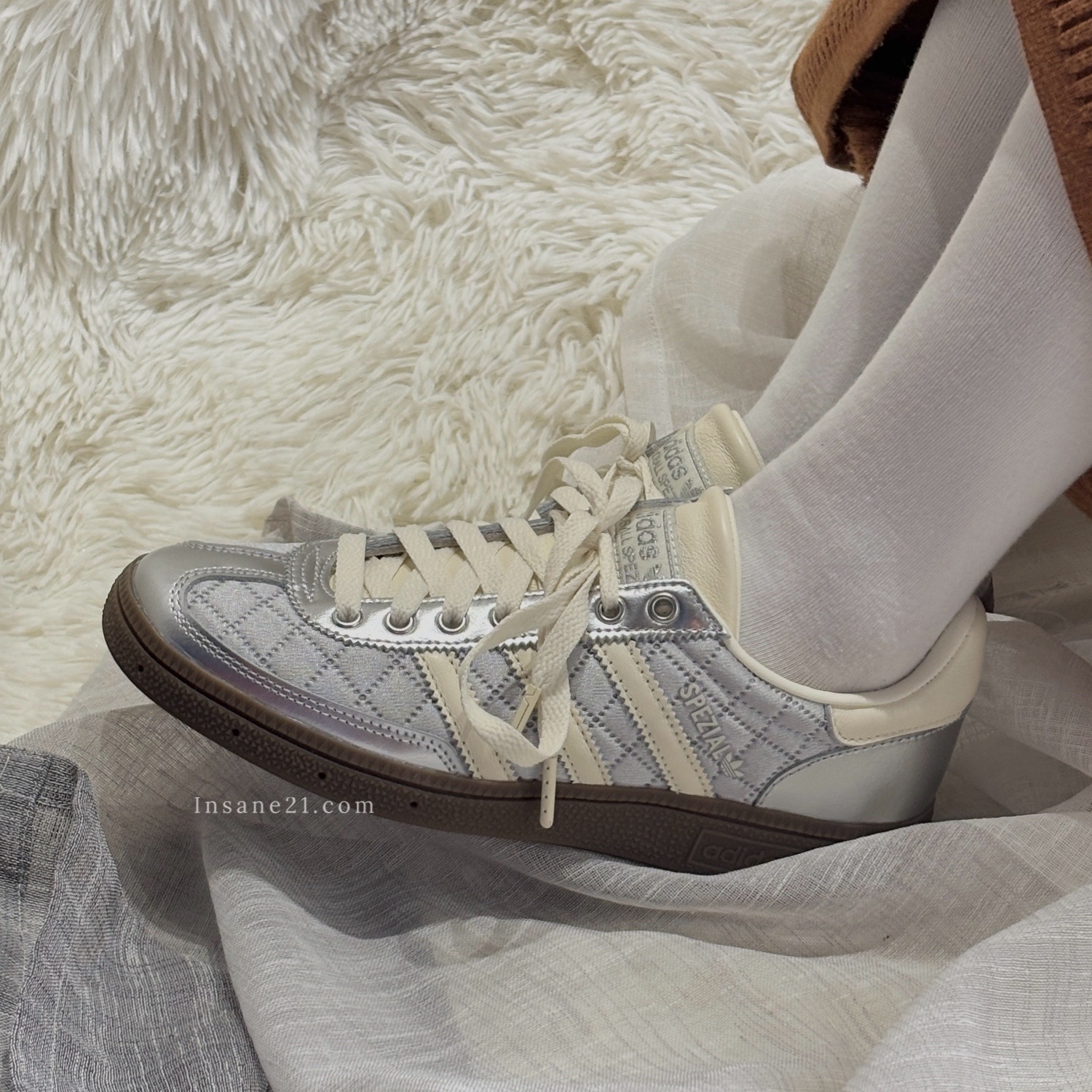 ADIDAS HANDBALL SPEZIAL  銀灰 金屬銀 米白 小香風 菱格紋 漆皮 拼接 男女鞋 KJ0853