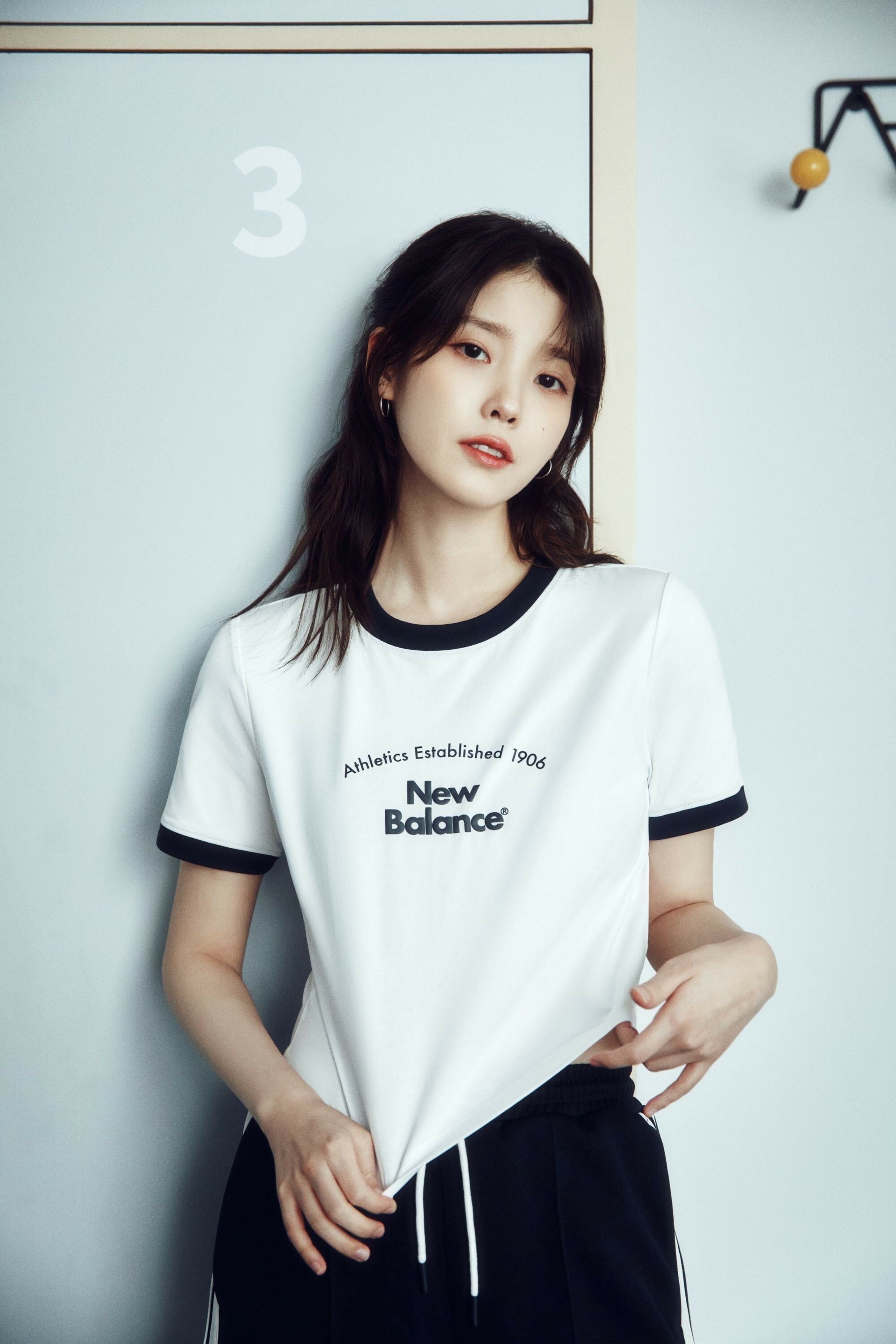【OWN】New Balance 短袖上衣 IU 李知恩 同款 短板 休閒 1906 限定 短TEE 女版 白黑