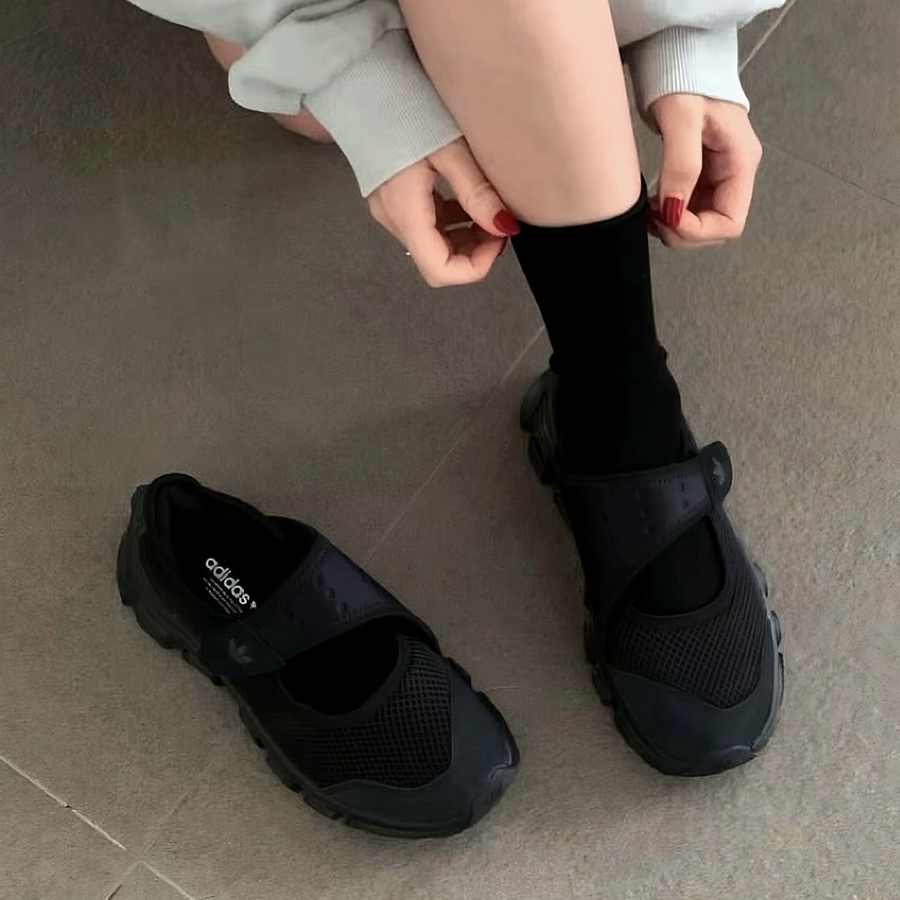 ADIDAS ORIGINALS ADIFOM MEGAJANE 全黑 瑪莉珍 女鞋 休閒 魔鬼氈  JI2416