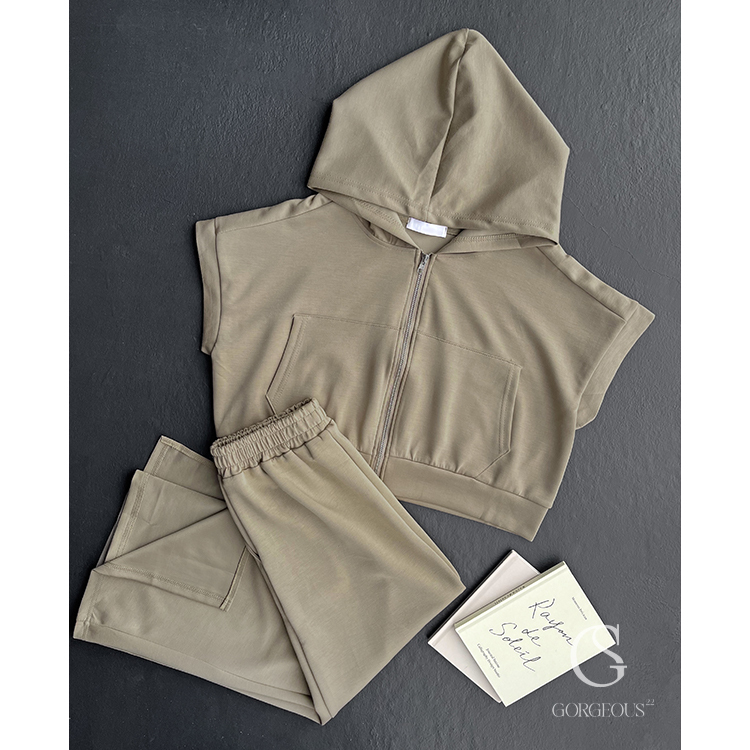 A114 「連帽太空口袋外套+後開衩長裙」