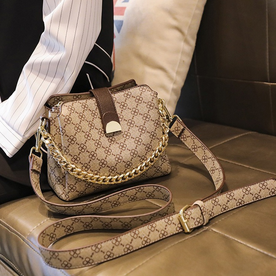 包包 手拎包 側背包 皮革包包 印花包包 水桶包 鏈條包包 印花水桶包 鏈帶包 通勤包包 寬背帶包包 女生禮物 615