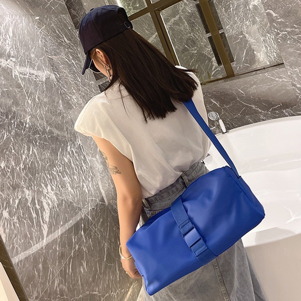 包包 側背包 大容量包包 尼龍斜背包 運動包 黑色包包 健身包 吐司包 寬肩帶 枕頭包 旅行袋 中性包包 禮物 611