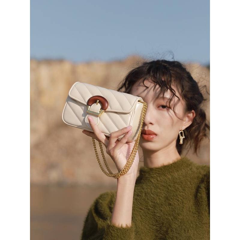 斜背包 小包包 包包女 鏈條包 真皮包包 小香風包包 歐美包包 法式包包 小眾包包 斜紋包包 白色包包 生日禮物 109