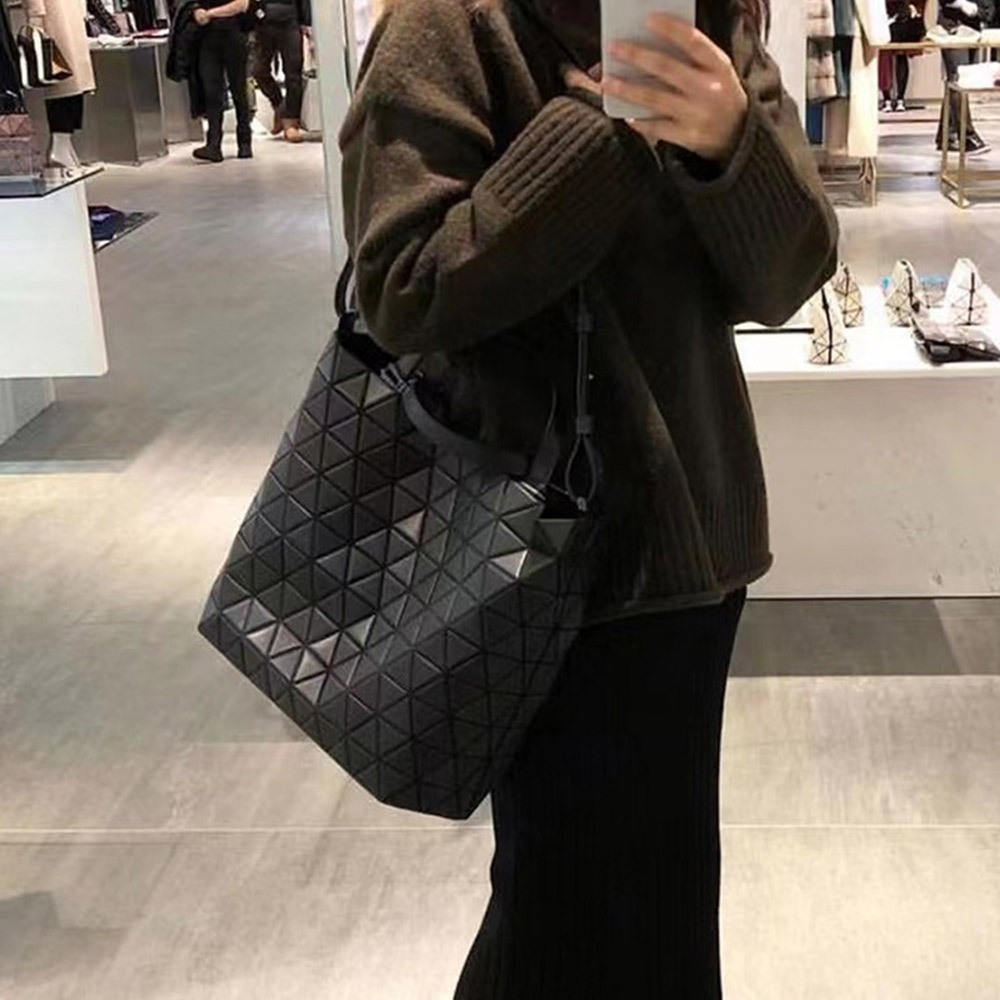 手提包 水桶包 水晶包 菱格包 白色包包 大容量包包 黑色包包 日系包包 幾何菱格包 磨砂手提袋 女生禮物 送禮 574