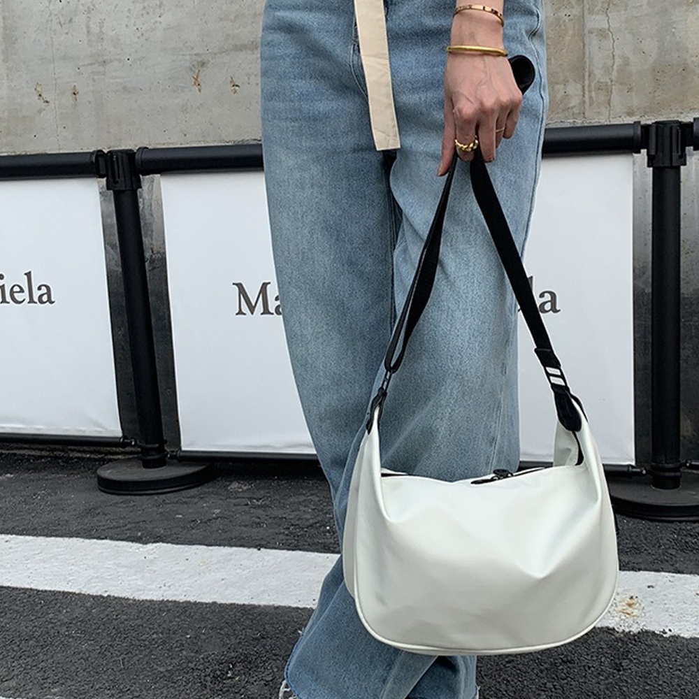 尼龍包 馬鞍包 側背包 單肩包 斜背包 休閒 大容量包包 大容量側背包 黑色側背包 白色包包 韓國包包 情侶包包 560