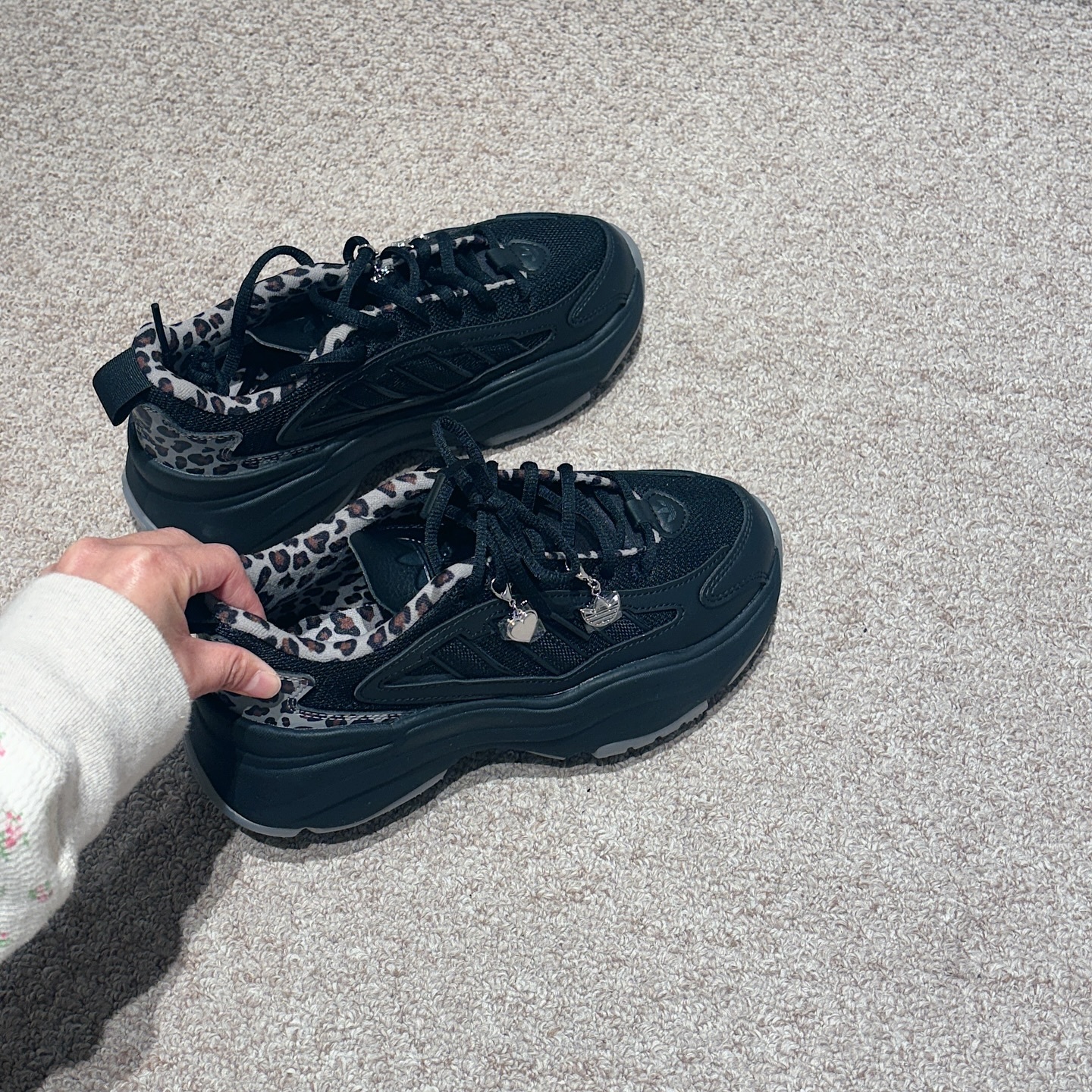 Adidas Originals Ozgaia 日本新款 黑色 豹紋 吊飾 增高 厚底 復古鞋 JP8420