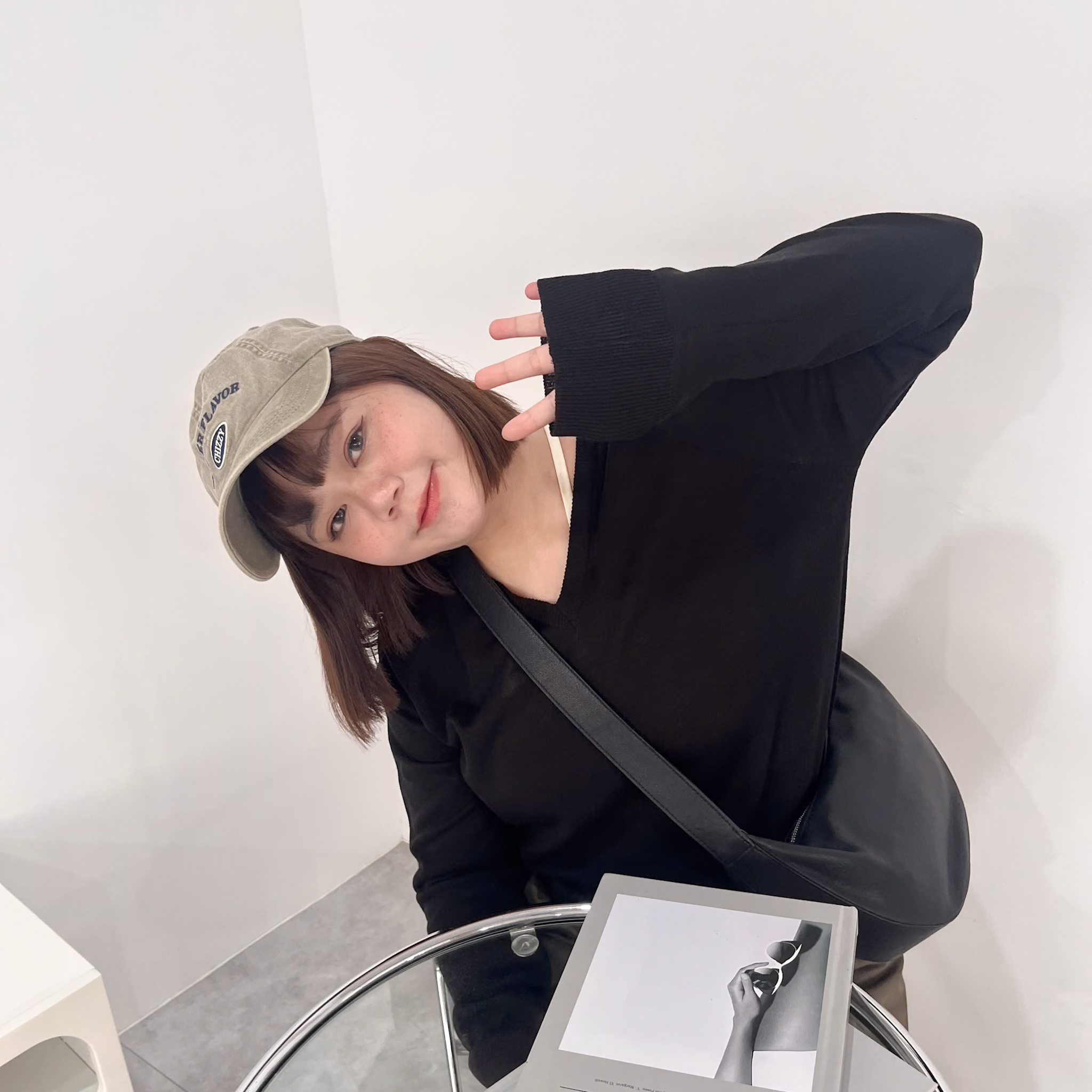 Y32V領無肩線細紗棉針織衣(黑)