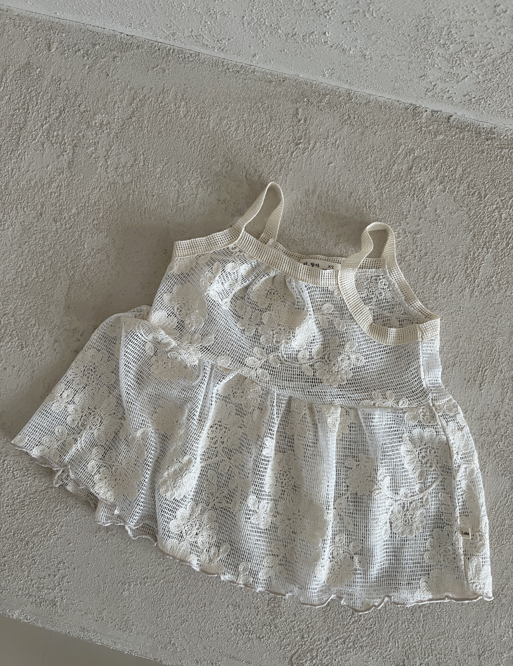 浪漫花朵刺繡細肩洋裝