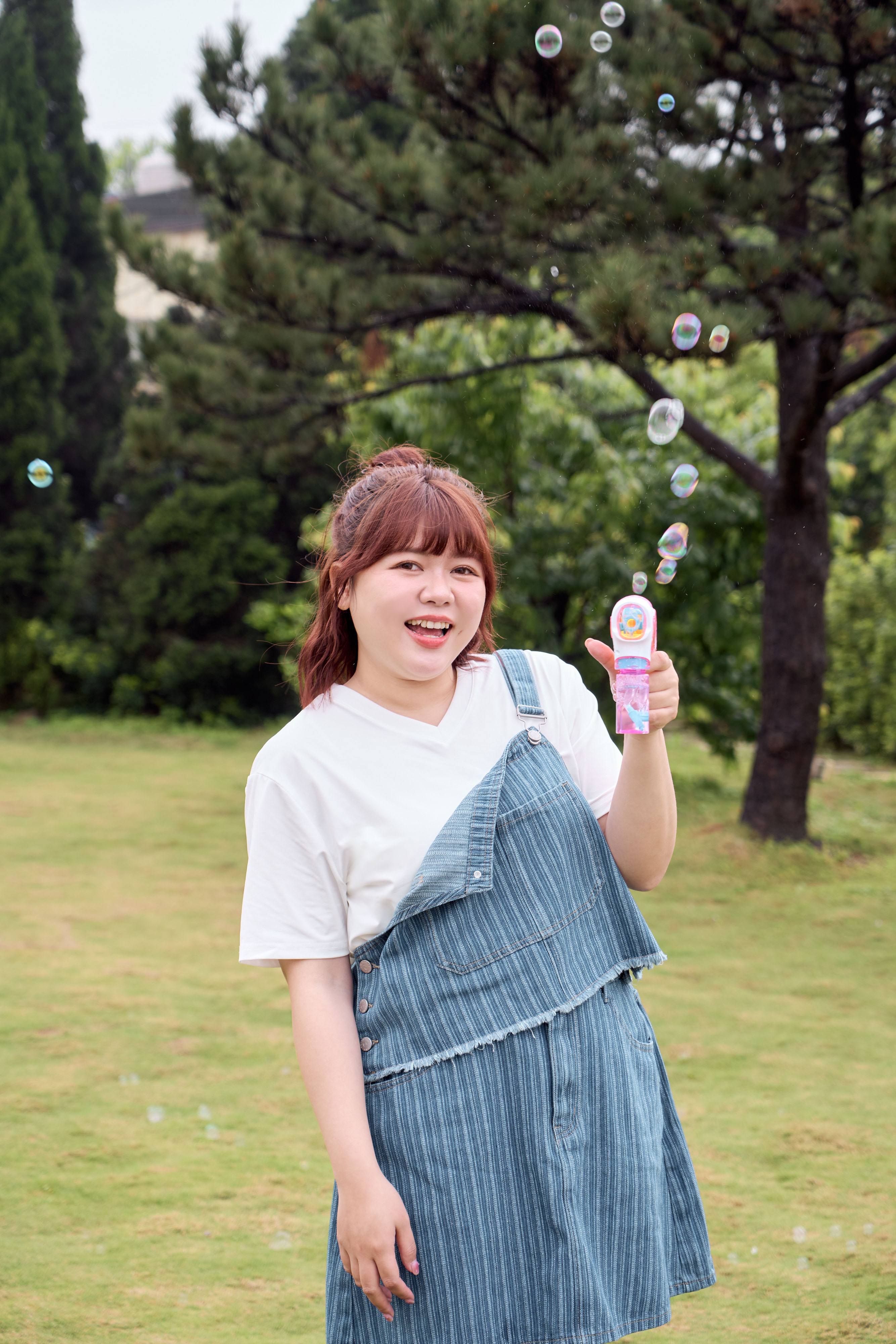 加大款-V領透沁涼感素Ｔ-白色