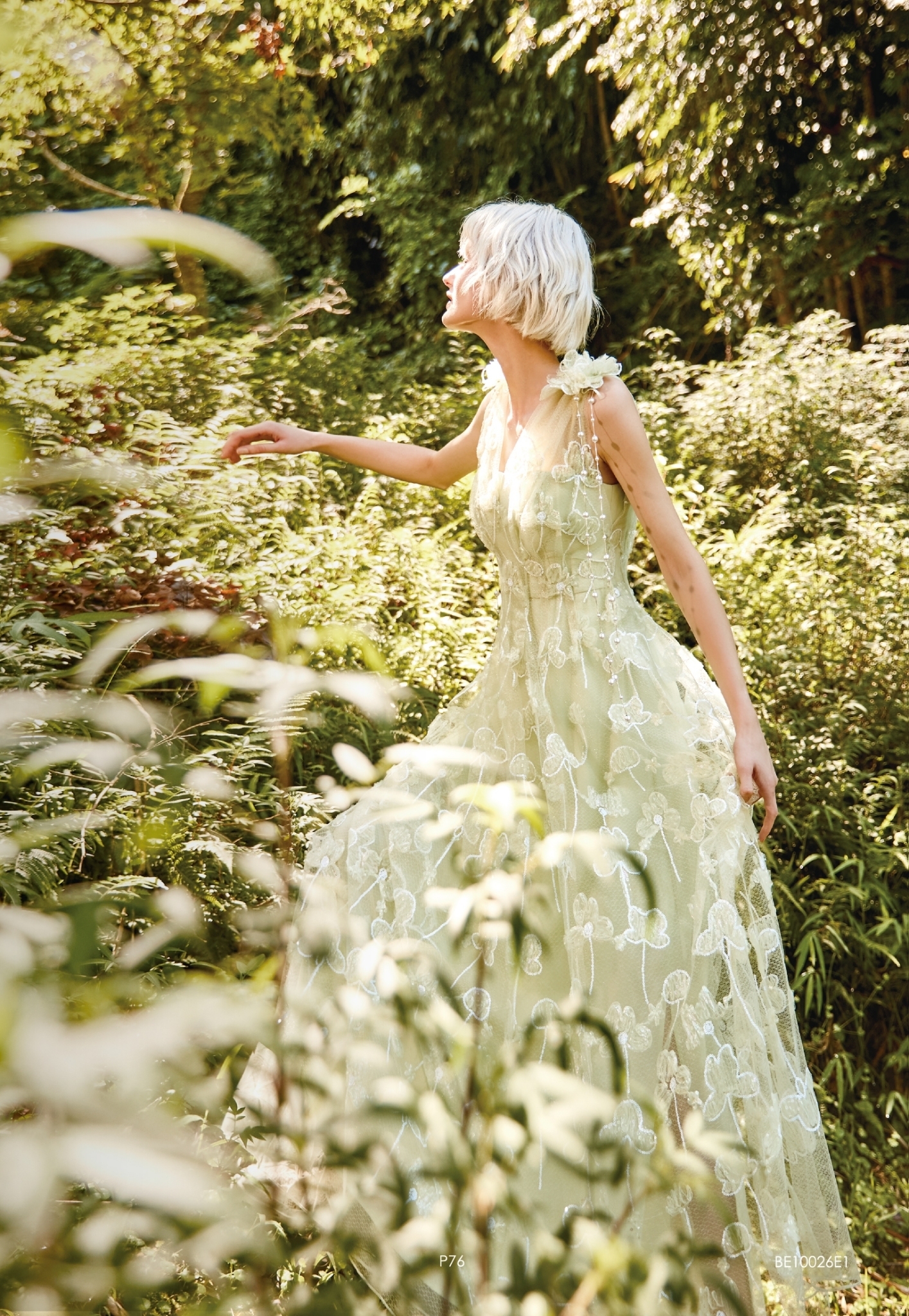 BE10026E1 鳶尾花刺繡飄帶V領X行長洋 (附活動花*2)