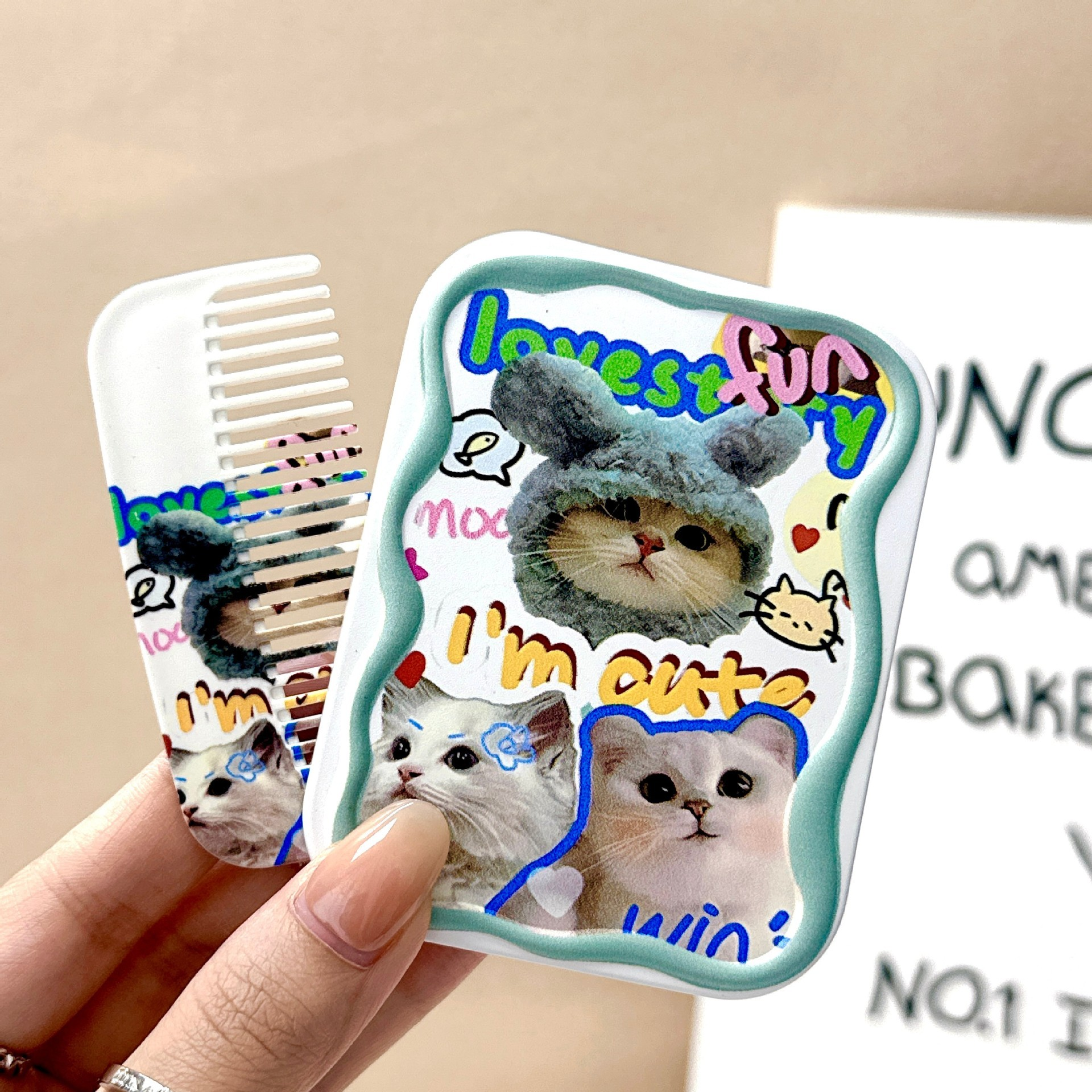 Cat Series Flip Cover 2-in-1 Comb & Makeup Mirror