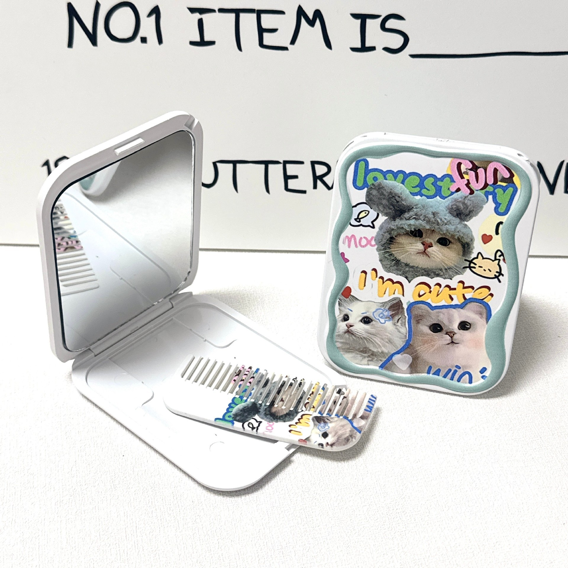 Cat Series Flip Cover 2-in-1 Comb & Makeup Mirror