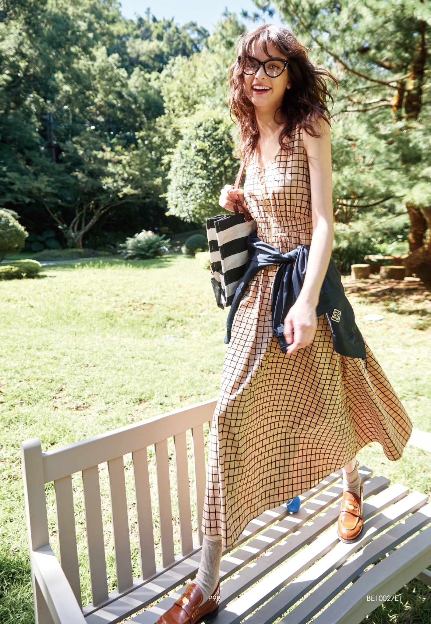 BE10027E1 柚木方格U領X型背袋長洋