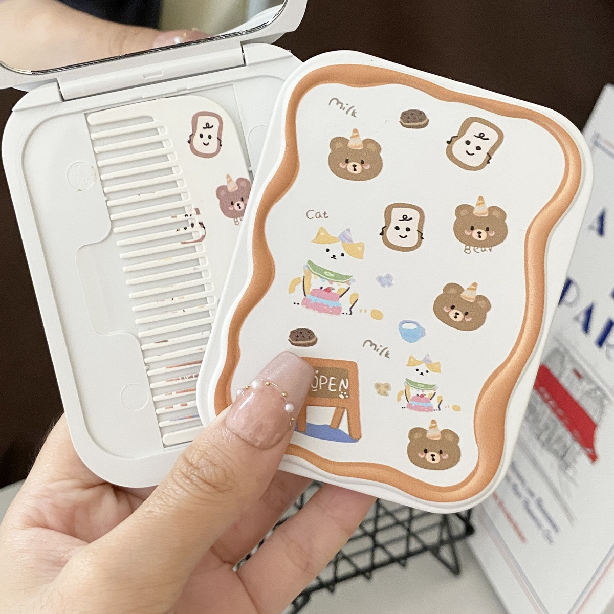 Teddy Bear Flip Cover 2-in-1 Comb & Makeup Mirror