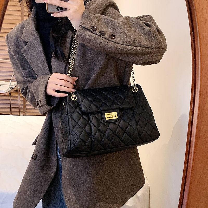 包包 鏈條包 小香風包包 軟皮 包包女 大容量包包 通勤包包 腋下包 肩背包 單肩包 百搭 好看 便宜 有質感 259